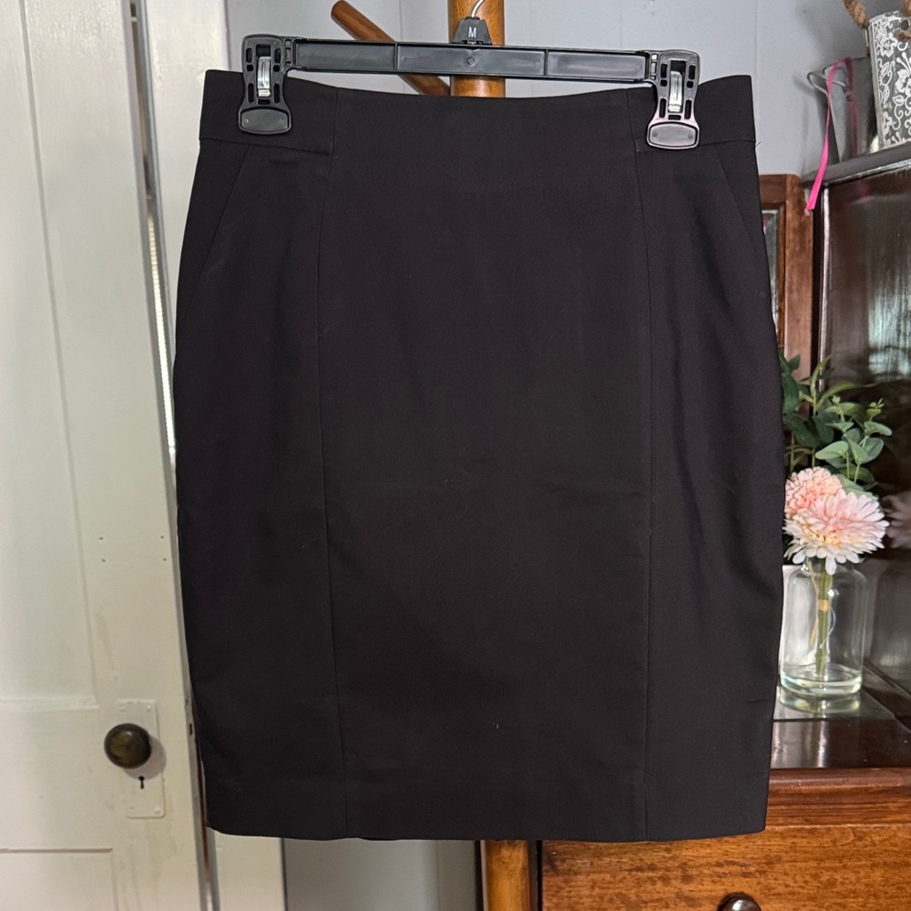 ♠️ H&M Black Pocketed Pencil Skirt — Size 8